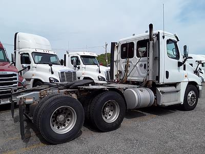 Used 2019 Freightliner Cascadia Day Cab 6x4, Semi Truck for sale #863354 - photo 2