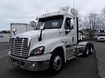 Used 2019 Freightliner Cascadia Day Cab 6x4, Semi Truck for sale #863355 - photo 1