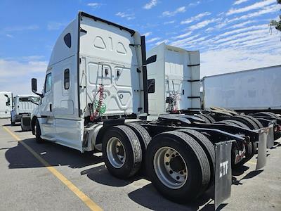 Used 2020 Freightliner Cascadia Sleeper Cab 6x4, Semi Truck for sale #261803 - photo 2