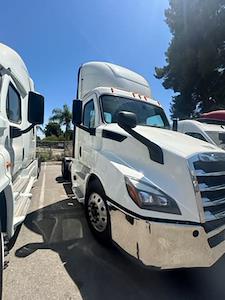 Used 2019 Freightliner Cascadia Day Cab 4x2, Semi Truck for sale #270051 - photo 1