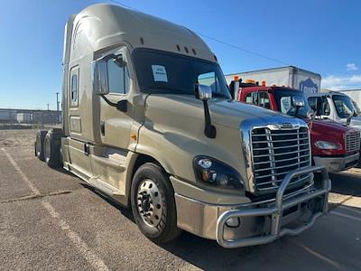 Used 2017 Freightliner Cascadia Sleeper Cab 6x4, Semi Truck for sale #670128 - photo 1