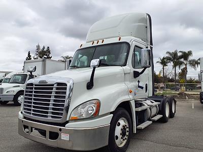 Used 2017 Freightliner Cascadia Day Cab 6x4, Semi Truck for sale #670279 - photo 1