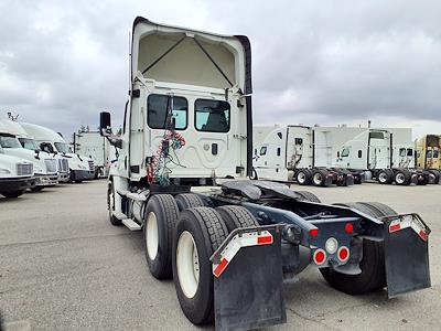 Used 2017 Freightliner Cascadia Day Cab 6x4, Semi Truck for sale #670279 - photo 2