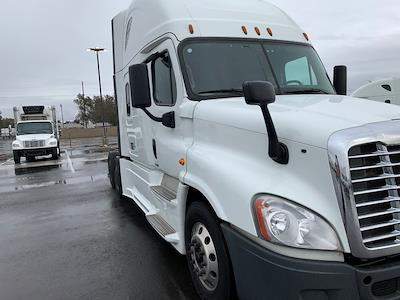 Used 2018 Freightliner Cascadia Sleeper Cab 6x4, Semi Truck for sale #685430 - photo 1