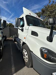 Used 2018 Freightliner Cascadia Day Cab 4x2, Semi Truck for sale #764671 - photo 1