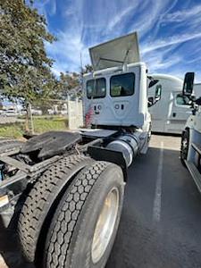 Used 2018 Freightliner Cascadia Day Cab 4x2, Semi Truck for sale #764671 - photo 2