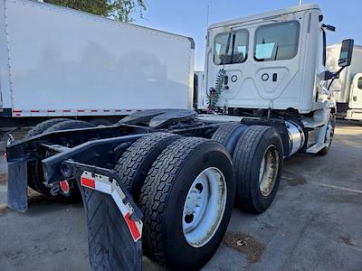 Used 2018 Freightliner Cascadia Day Cab 6x4, Semi Truck for sale #790939 - photo 2