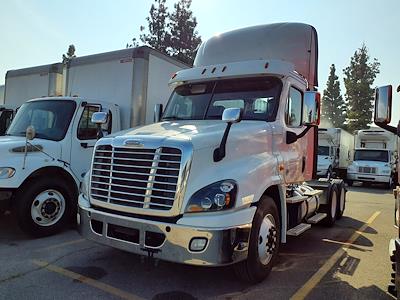 Used 2019 Freightliner Cascadia Day Cab 6x4, Semi Truck for sale #791113 - photo 1
