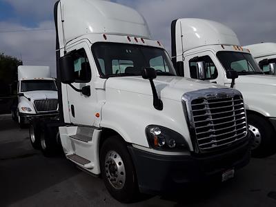 Used 2019 Freightliner Cascadia Day Cab 6x4, Semi Truck for sale #810894 - photo 1