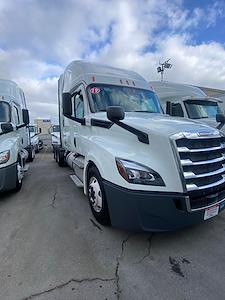 Used 2019 Freightliner Cascadia Sleeper Cab 6x4, Semi Truck for sale #867360 - photo 1