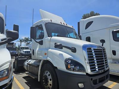 Used 2020 Freightliner Cascadia Day Cab 4x2, Semi Truck for sale #896447 - photo 1