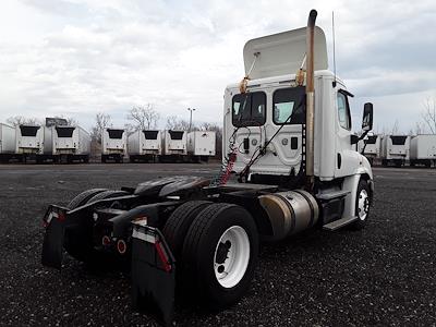 Used 2014 Freightliner Cascadia Day Cab 4x2, Semi Truck for sale #304214 - photo 2