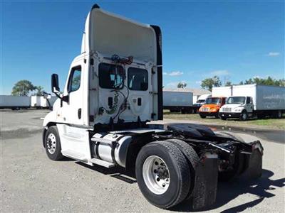 Used 2014 Freightliner Cascadia 4x2, Semi Truck for sale #536317 - photo 2