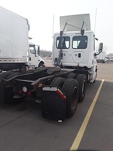 Used 2016 Freightliner Cascadia Day Cab 6x4, Semi Truck for sale #646752 - photo 2