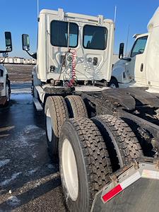 Used 2017 Freightliner Cascadia Day Cab 6x4, Semi Truck for sale #671377 - photo 2