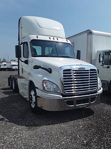 Used 2018 Freightliner Cascadia Day Cab 6x4, Semi Truck for sale #782659 - photo 1