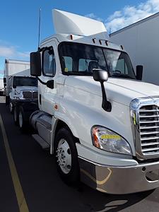 Used 2019 Freightliner Cascadia Day Cab 6x4, Semi Truck for sale #813340 - photo 1