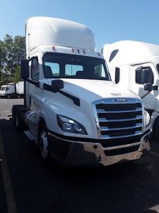 Used 2019 Freightliner Cascadia Day Cab 6x4, Semi Truck for sale #820743 - photo 1