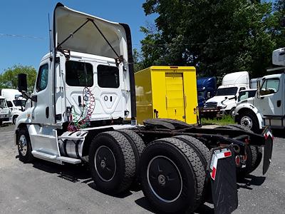 Used 2018 Freightliner Cascadia Day Cab 6x4, Semi Truck for sale #222771 - photo 2