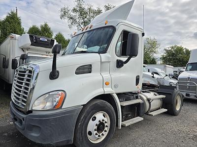 Used 2015 Freightliner Cascadia Day Cab 4x2, Semi Truck for sale #311009 - photo 1