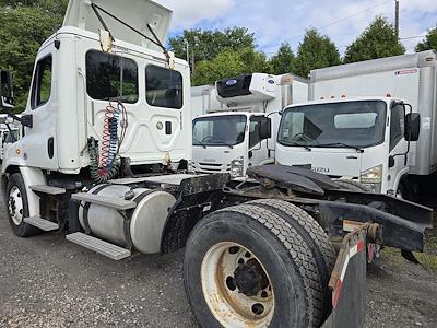 Used 2015 Freightliner Cascadia Day Cab 4x2, Semi Truck for sale #311009 - photo 2