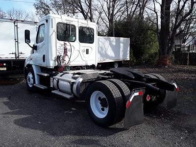 Used 2013 Freightliner Cascadia Day Cab 4x2, Semi Truck for sale #473165 - photo 1