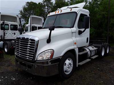 Used 2013 Freightliner Cascadia Day Cab, Semi Truck for sale #485184 - photo 1