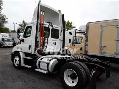 Used 2013 Freightliner Cascadia Day Cab 4x2, Semi Truck for sale #497186 - photo 2