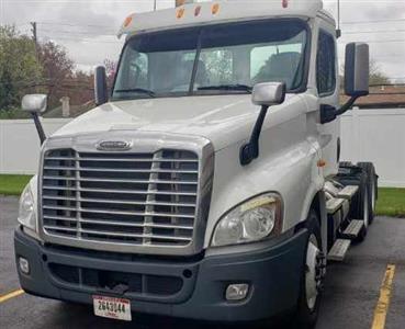 Used 2013 Freightliner Cascadia Day Cab 6x4, Semi Truck for sale #503847 - photo 1