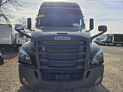 Used 2021 Freightliner Cascadia Sleeper Cab 6x4, Semi Truck for sale #509899 - photo 2