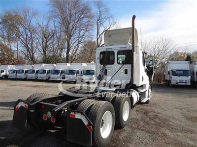Used 2015 Freightliner Cascadia Day Cab 6x4, Semi Truck for sale #563938 - photo 2