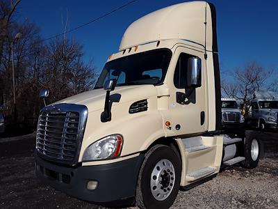Used 2015 Freightliner Cascadia Day Cab 4x2, Semi Truck for sale #641267 - photo 1