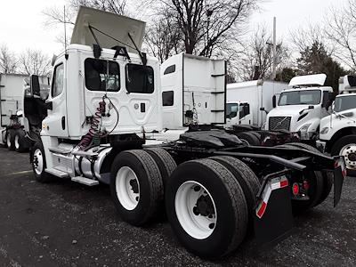 Used 2016 Freightliner Cascadia Day Cab 6x4, Semi Truck for sale #647853 - photo 2