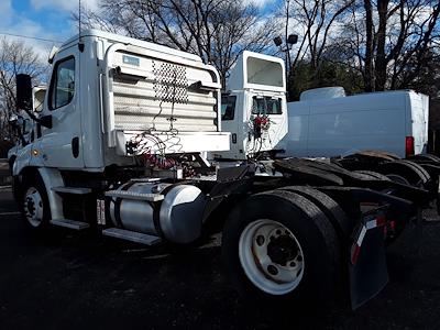 Used 2016 Freightliner Cascadia Day Cab 4x2, Semi Truck for sale #655270 - photo 2