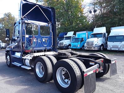 Used 2016 Freightliner Cascadia Day Cab 6x4, Semi Truck for sale #657596 - photo 2
