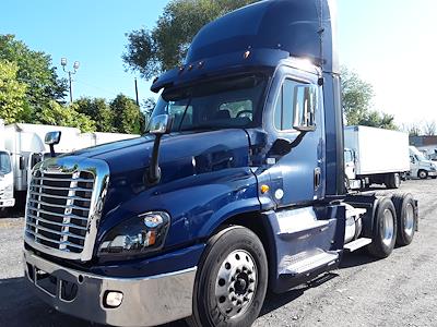 Used 2016 Freightliner Cascadia Day Cab 6x4, Semi Truck for sale #657895 - photo 1