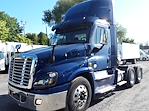 Used 2016 Freightliner Cascadia Day Cab 6x4, Semi Truck for sale #657895 - photo 1