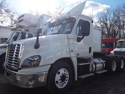 Used 2017 Freightliner Cascadia Day Cab 6x4, Semi Truck for sale #664376 - photo 1