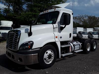 Used 2017 Freightliner Cascadia Day Cab 6x4, Semi Truck for sale #668138 - photo 1