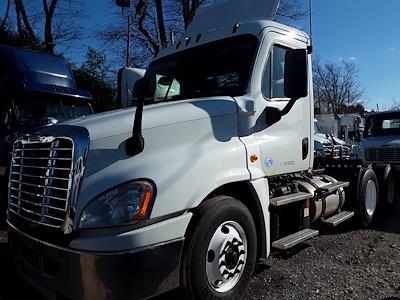 Used 2016 Freightliner Cascadia Day Cab 6x4, Semi Truck for sale #668148 - photo 1