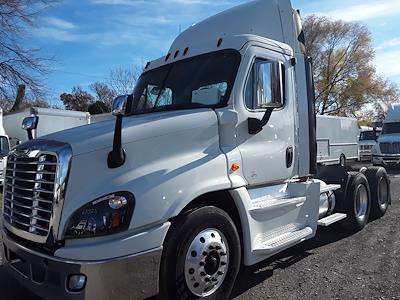 Used 2017 Freightliner Cascadia Day Cab 6x4, Semi Truck for sale #671323 - photo 1