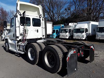 Used 2017 Freightliner Cascadia Day Cab 6x4, Semi Truck for sale #671323 - photo 2