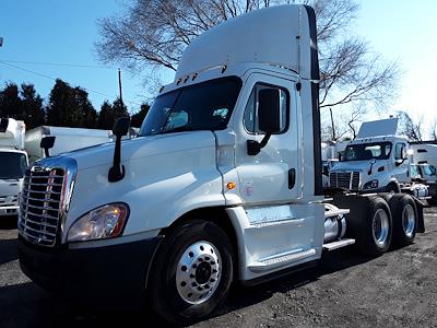 Used 2017 Freightliner Cascadia Day Cab 6x4, Semi Truck for sale #673398 - photo 1
