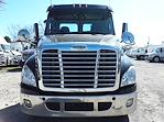 Used 2017 Freightliner Cascadia Day Cab 4x2, Semi Truck for sale #673675 - photo 3