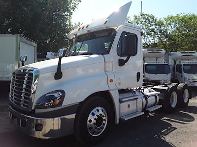 Used 2017 Freightliner Cascadia Day Cab 6x4, Semi Truck for sale #673798 - photo 1