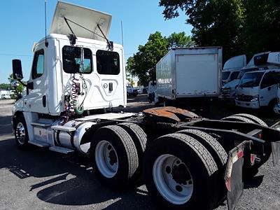 Used 2017 Freightliner Cascadia Day Cab 6x4, Semi Truck for sale #673798 - photo 2