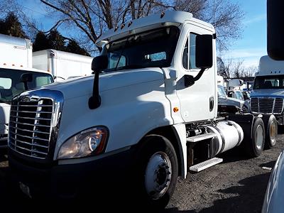 Used 2017 Freightliner Cascadia Day Cab 6x4, Semi Truck for sale #673886 - photo 1