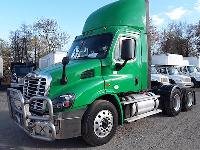Used 2018 Freightliner Cascadia Day Cab 6x4, Semi Truck for sale #676568 - photo 1