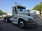 Used 2017 Freightliner Cascadia Day Cab 6x4, Semi Truck for sale #676781 - photo 5