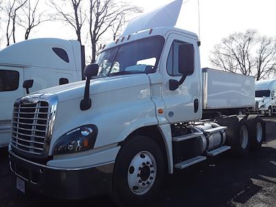 Used 2017 Freightliner Cascadia Day Cab 6x4, Semi Truck for sale #678821 - photo 1